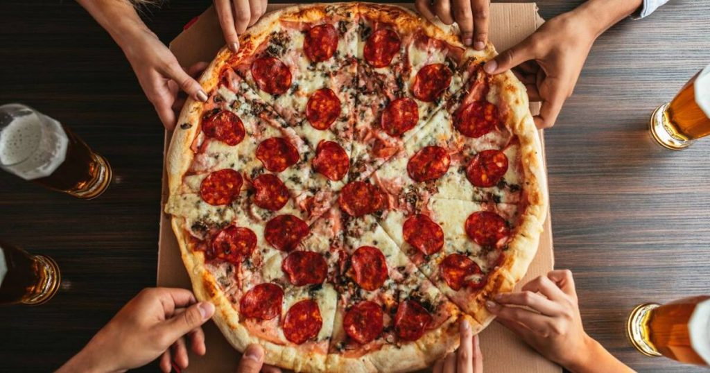 Sharing-Pizza